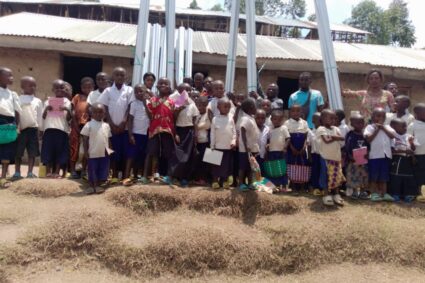 Idjwi : Faustin Batumike soutien l’école primaire Lwamira