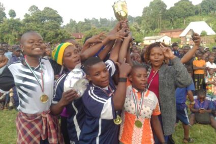 Idjwi: Olivier Safari donne sourire aux clubs de football à l’issue de son tournoi