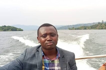 Journée mondiale de la liberté de la presse : A Idjwi, des jeunes félicitent le journaliste Richelieu Byamana pour son engagement